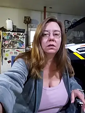 Snapshot of MsShelby40 chatting on December 2024 10:31:01 PM MsShelby40 online show from December 2024 10:31:01 PM