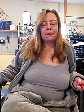 Snapshot of MsShelby40 chatting on January 2025 05:40:01 PM MsShelby40 online show from January 2025 05:40:01 PM
