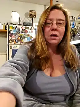 Snapshot of MsShelby40 chatting on January 2025 11:13:02 PM MsShelby40 online show from January 2025 11:13:02 PM