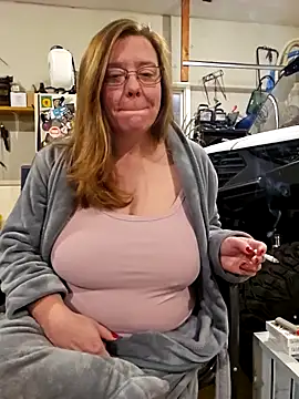 Snapshot of MsShelby40 chatting on January 2025 11:16:02 PM MsShelby40 online show from January 2025 11:16:02 PM