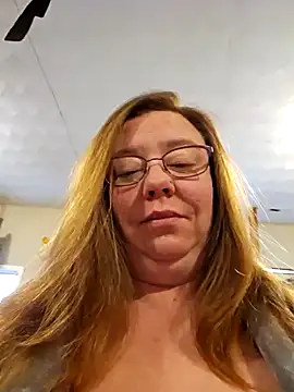 Snapshot of MsShelby40 chatting on February 2025 10:11:02 PM MsShelby40 online show from February 2025 10:11:02 PM