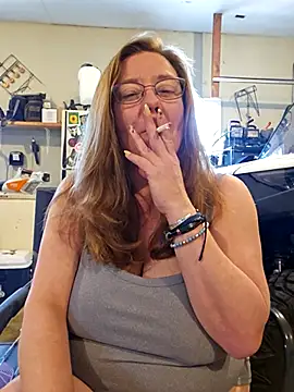 Snapshot of MsShelby40 chatting on March 2025 05:07:02 PM MsShelby40 online show from March 2025 05:07:02 PM