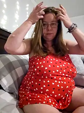 Snapshot of MsShelby40 chatting on March 2025 10:22:02 PM MsShelby40 online show from March 2025 10:22:02 PM