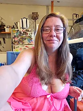 Snapshot of MsShelby40 chatting on September 2025 10:54:01 PM MsShelby40 online show from September 2025 10:54:01 PM