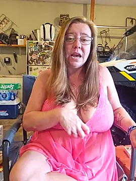 Snapshot of MsShelby40 chatting on September 2025 10:11:02 PM MsShelby40 online show from September 2025 10:11:02 PM