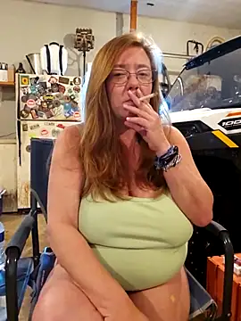 Snapshot of MsShelby40 chatting on October 2025 10:41:01 PM MsShelby40 online show from October 2025 10:41:01 PM