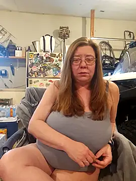 Snapshot of MsShelby40 chatting on February 2026 09:24:02 PM MsShelby40 online show from February 2026 09:24:02 PM