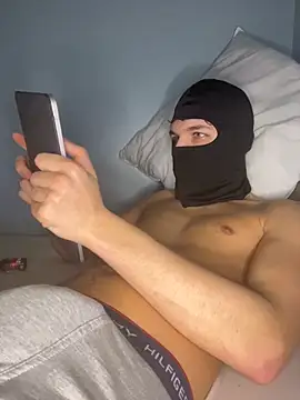 Snapshot of enzomlt chatting on March 2026 12:28:01 AM enzomlt online show from March 2026 12:28:01 AM