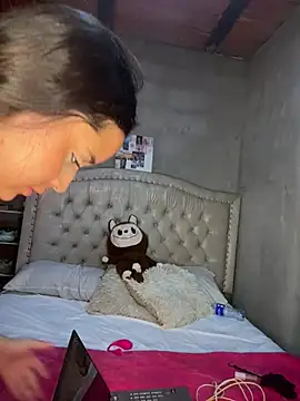 MollySanders    online show from July 2026 10:59:02 PM