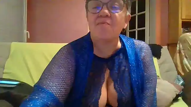 Snapshot of Vandeae44 chatting on February 2026 08:58:01 PM Vandeae44 online show from February 2026 08:58:01 PM