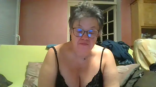 Snapshot of Vandeae44 chatting on March 2026 09:54:02 PM Vandeae44 online show from March 2026 09:54:02 PM