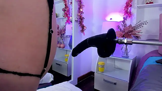 Jenifer Diaz online show from December 2024 04:39:01 PM