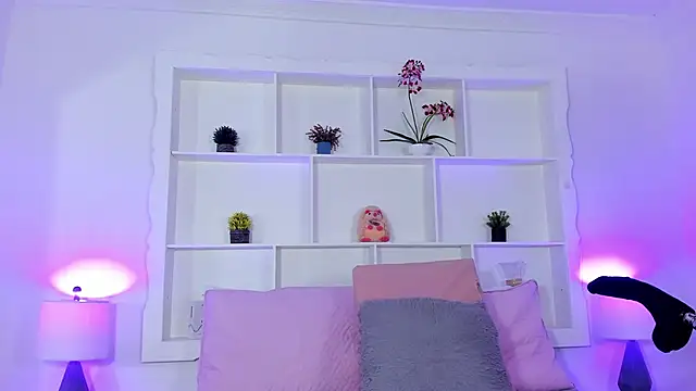 Jenifer Diaz online show from September 2025 01:23:01 PM