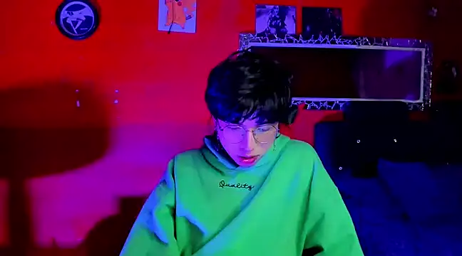 Snapshot of AnggelONfiree chatting on February 2025 05:30:01 AM AnggelONfiree online show from February 2025 05:30:01 AM