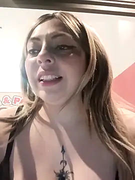 madelaine- online show from December 2025 06:25:02 PM