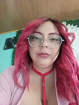Snapshot of madelaine- chatting on June 2026 06:01:02 PM madelaine- online show from June 2026 06:01:02 PM