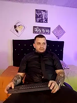 Snapshot of tony_landri chatting on September 2025 04:27:01 AM tony landri online show from September 2025 04:27:01 AM