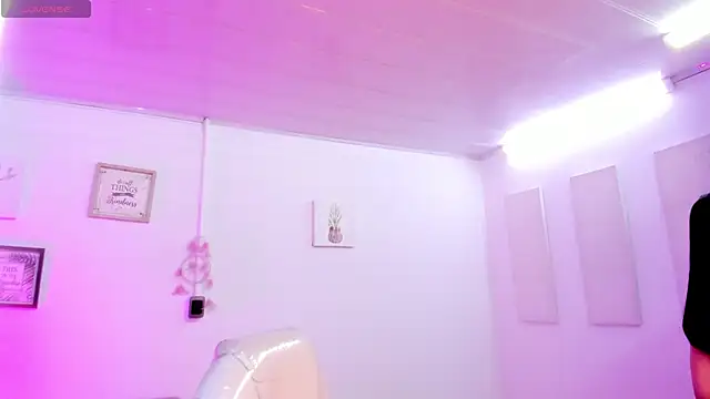 Snapshot of Alexx_Scoot chatting on January 2025 07:56:02 PM Alexx Scoot online show from January 2025 07:56:02 PM