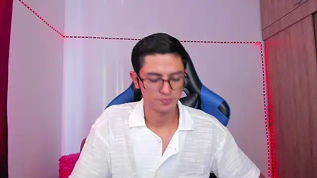 Snapshot of Ethan_Sai___ chatting on December 2024 09:08:02 PM Ethan Sai online show from December 2024 09:08:02 PM