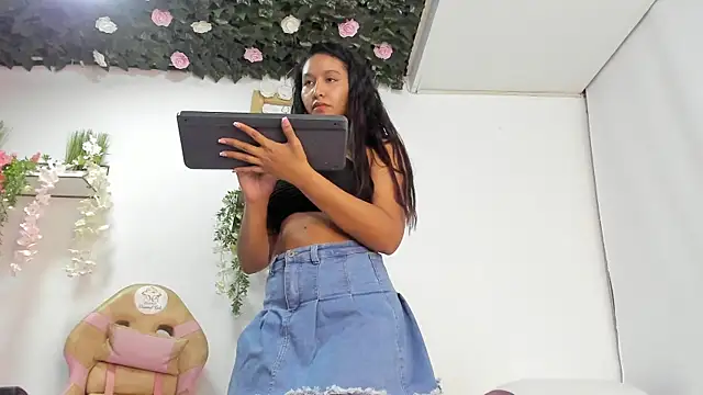 Snapshot of cute_mia23 chatting on December 2024 09:33:01 AM cute mia23 online show from December 2024 09:33:01 AM