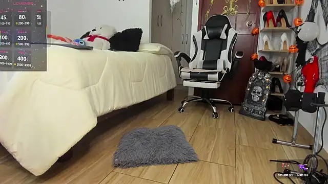 Snapshot of SophieBaker__ chatting on October 2025 02:04:01 AM SophieBaker online show from October 2025 02:04:01 AM