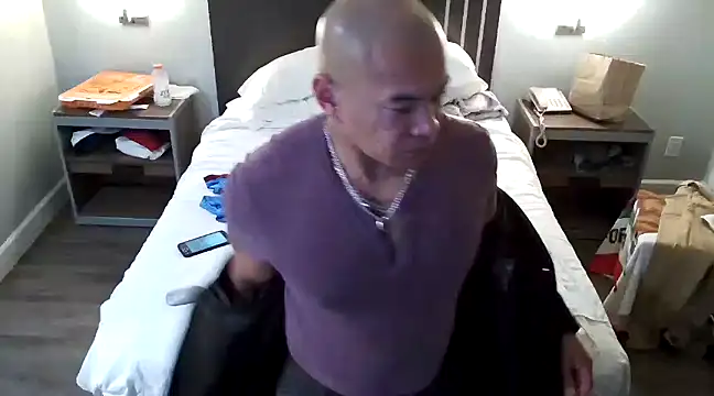 Snapshot of EatMyCake831 chatting on January 2025 06:45:02 AM EatMyCake831 online show from January 2025 06:45:02 AM