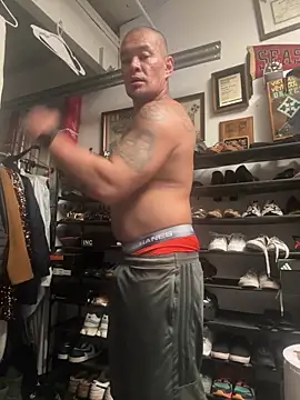 Snapshot of EatMyCake831 chatting on September 2025 09:02:01 AM EatMyCake831 online show from September 2025 09:02:01 AM