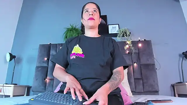 DulceAurora   online show from April 2026 02:50:02 AM