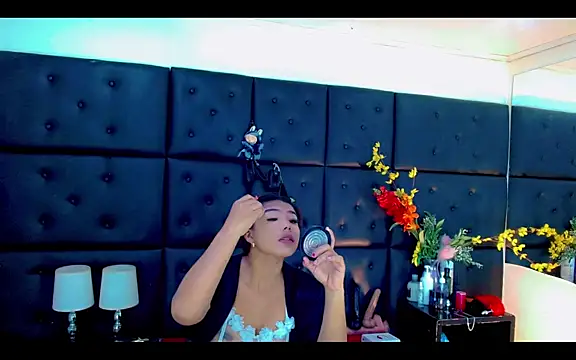 Isalombardi online show from April 2026 02:12:02 AM