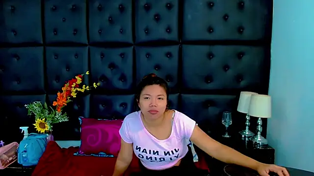 Snapshot of Isalombardi chatting on May 2026 02:40:01 AM Isalombardi online show from May 2026 02:40:01 AM