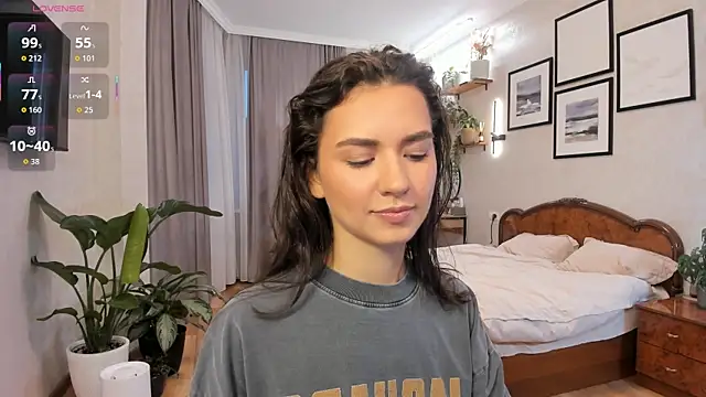 NicoleLuv online show from November 2025 01:43:03 PM