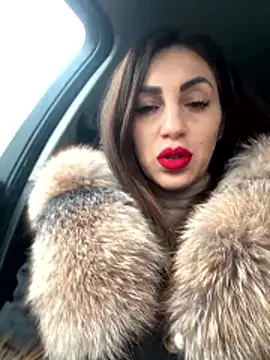 EmaSkyes online show from January 2026 07:45:01 AM