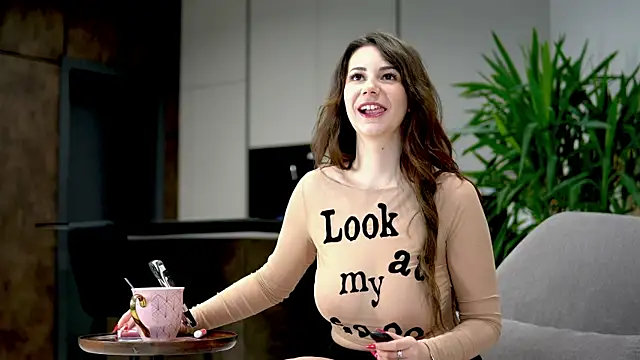 Snapshot of BelleSkye chatting on February 2025 04:24:02 AM BelleSkye online show from February 2025 04:24:02 AM