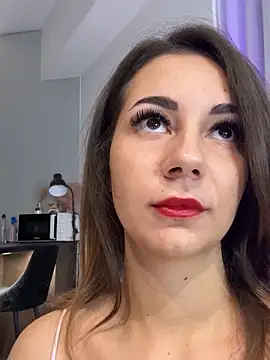 Snapshot of BelleSkye chatting on October 2025 03:28:01 AM BelleSkye online show from October 2025 03:28:01 AM