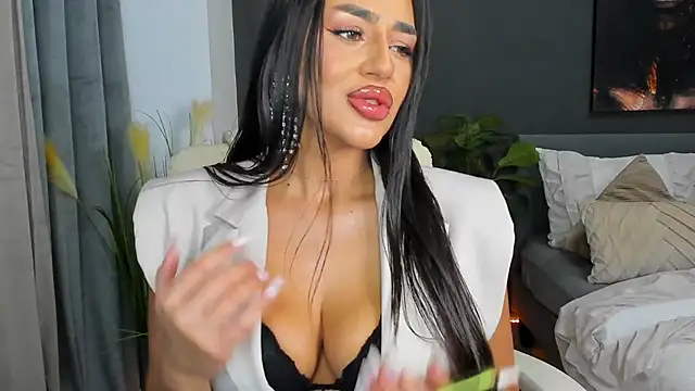 Snapshot of Sonia__Rey chatting on October 2025 12:20:02 AM Sonia  Rey online show from October 2025 12:20:02 AM