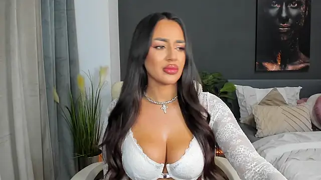 Snapshot of Sonia__Rey chatting on October 2025 06:29:01 PM Sonia  Rey online show from October 2025 06:29:01 PM