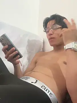 Snapshot of CRYBYT9 chatting on November 2025 06:41:02 PM CRYBYT9 online show from November 2025 06:41:02 PM