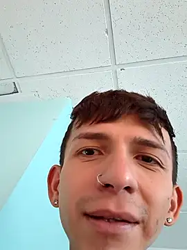 smallgiant27 online show from March 2026 06:21:01 AM