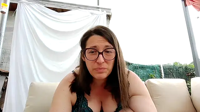 Snapshot of bella-louva chatting on June 2026 06:37:02 AM bella-louva online show from June 2026 06:37:02 AM