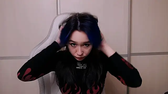 Snapshot of Kimiko__ chatting on April 2026 01:24:02 PM Kimiko online show from April 2026 01:24:02 PM