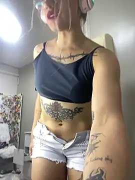 loira messi online show from April 2026 05:05:01 AM