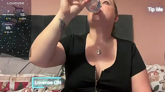 NaughtyWifeUK online show from December 2024 05:33:02 PM