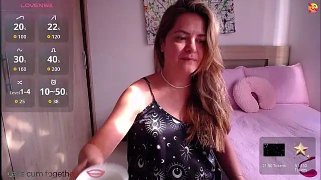 ParisW online show from September 2025 12:38:01 PM