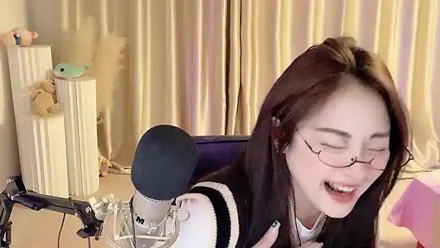 Daisy-77 online show from February 2025 08:39:01 PM