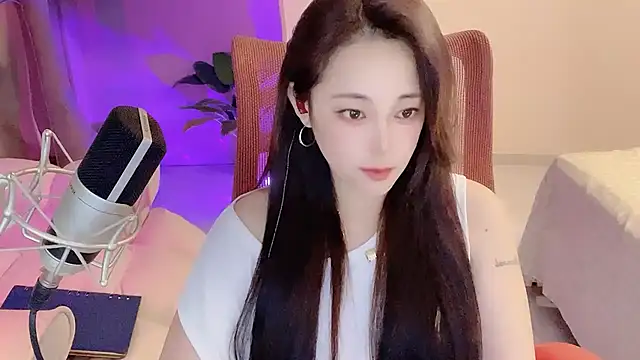 Daisy-77 online show from September 2025 07:35:01 PM