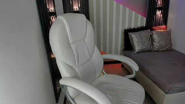 emily layton online show from September 2025 03:35:02 PM