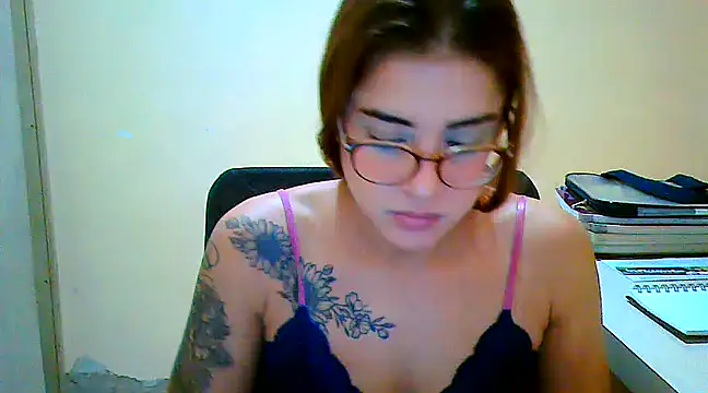 Snapshot of maliamiller chatting on March 2025 05:41:02 AM maliamiller online show from March 2025 05:41:02 AM