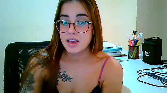 Snapshot of maliamiller chatting on March 2025 09:06:01 AM maliamiller online show from March 2025 09:06:01 AM