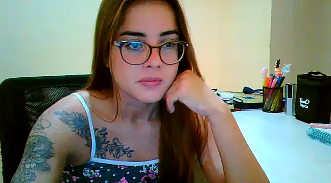 Snapshot of maliamiller chatting on March 2025 06:16:01 AM maliamiller online show from March 2025 06:16:01 AM