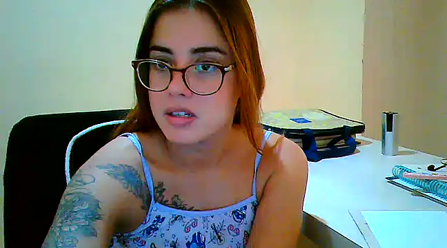 Snapshot of maliamiller chatting on March 2025 04:26:01 PM maliamiller online show from March 2025 04:26:01 PM